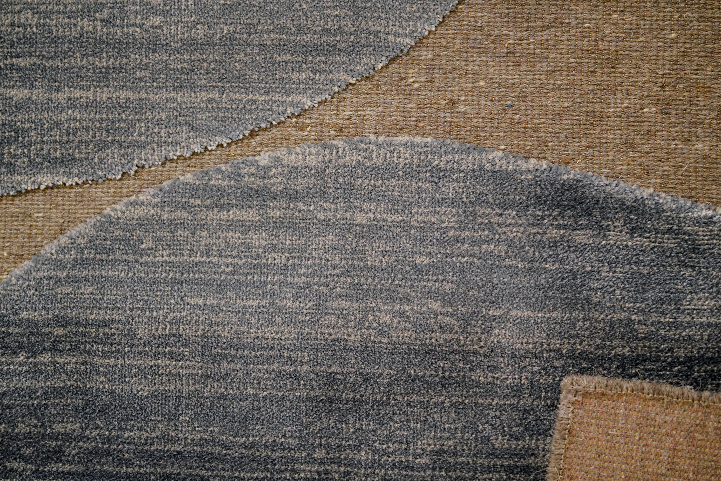 שטיח צמר ויסקוזה אפור ואפור מטאלי דגם Rotem