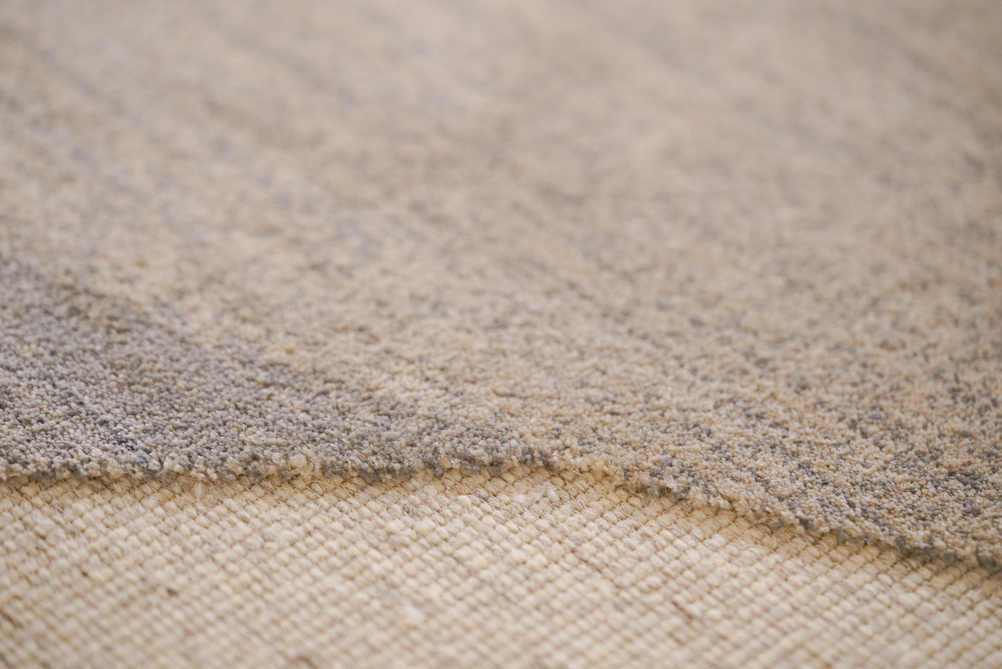 שטיח צמר ויסקוזה שמנת וכחול אינדיגו דגם Miley