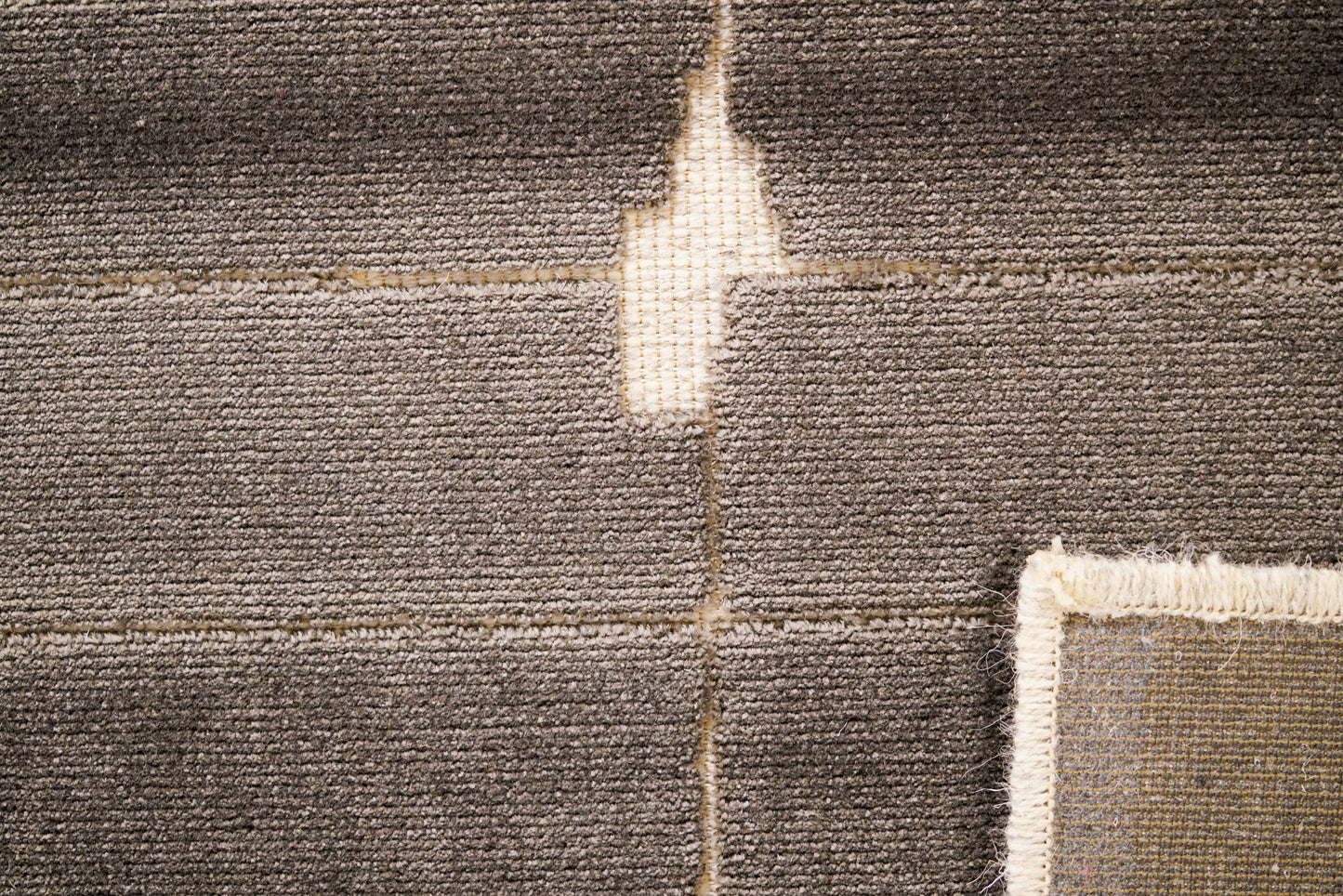 שטיח צמר ויסקוזה שמנת ושחור משי דגם Maya