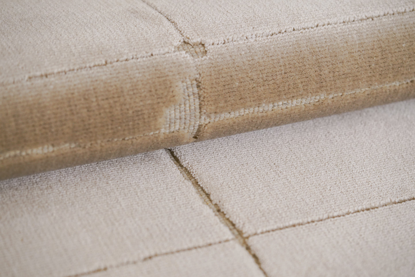 שטיח צמר ויסקוזה שמנת ולבן פנינה דגם Maya