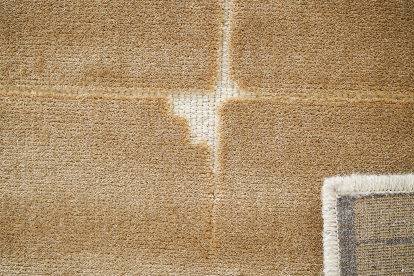 שטיח צמר ויסקוזה שמנת וירוק זית דגם Maya