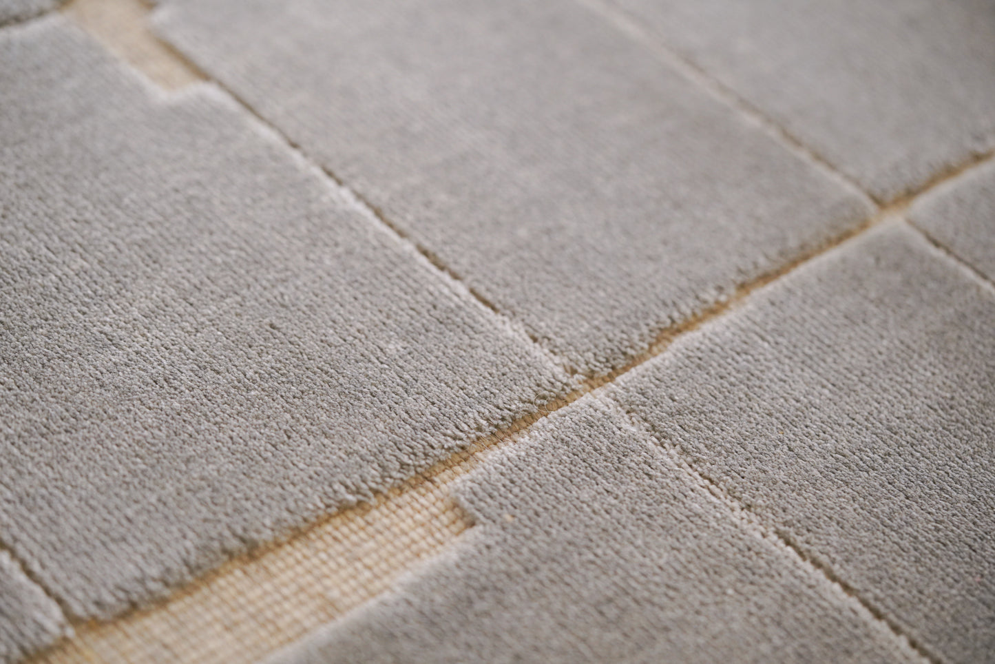 שטיח צמר ויסקוזה שמנת ותכלת מטאלי דגם Maya