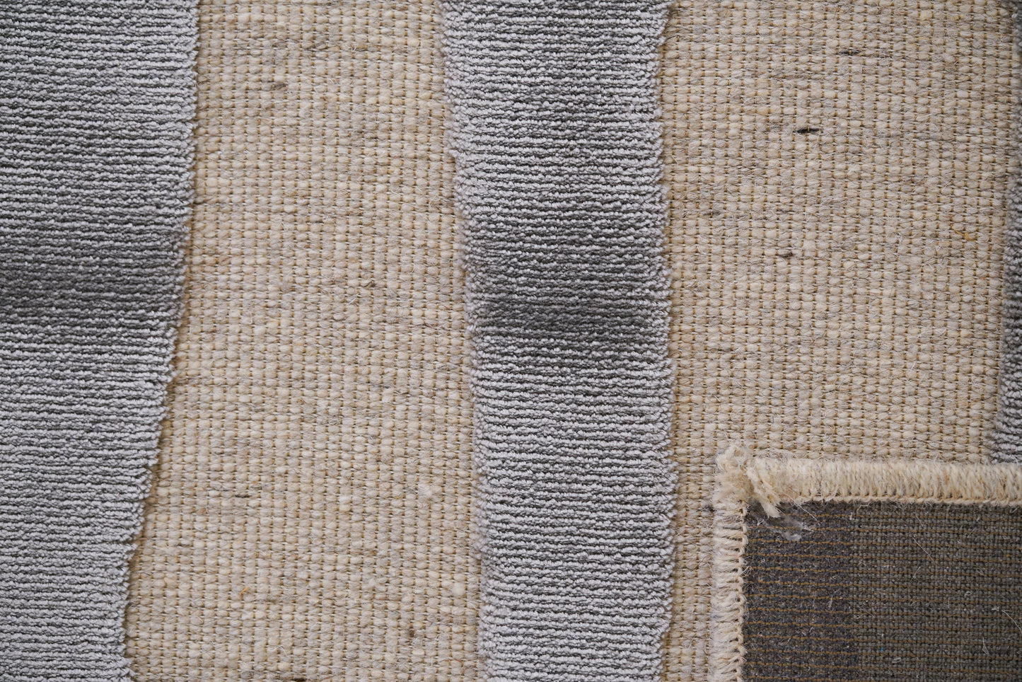 שטיח צמר ויסקוזה שמנת ואפור מטאלי דגם Sophie