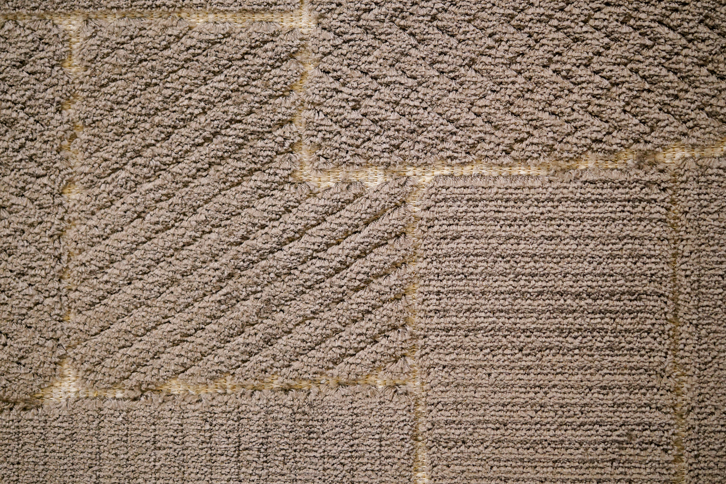 שטיח צמר ויסקוזה בז' ושחור משי דגם Noah