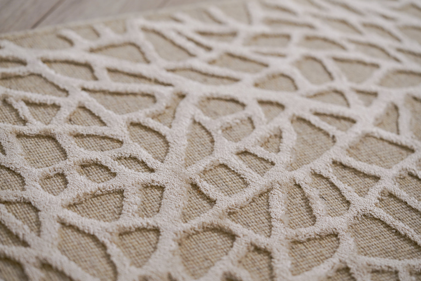 שטיח צמר ויסקוזה שמנת ולבן פנינה דגם Emma