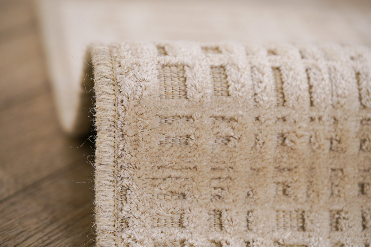 שטיח צמר ויסקוזה שמנת ולבן פנינה דגם Sharon