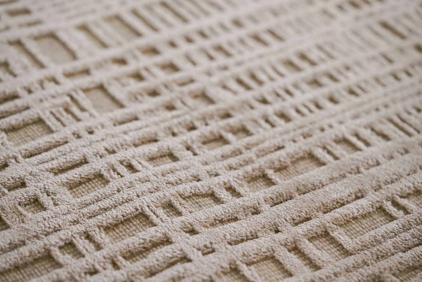 שטיח צמר ויסקוזה שמנת ולבן פנינה דגם Sharon