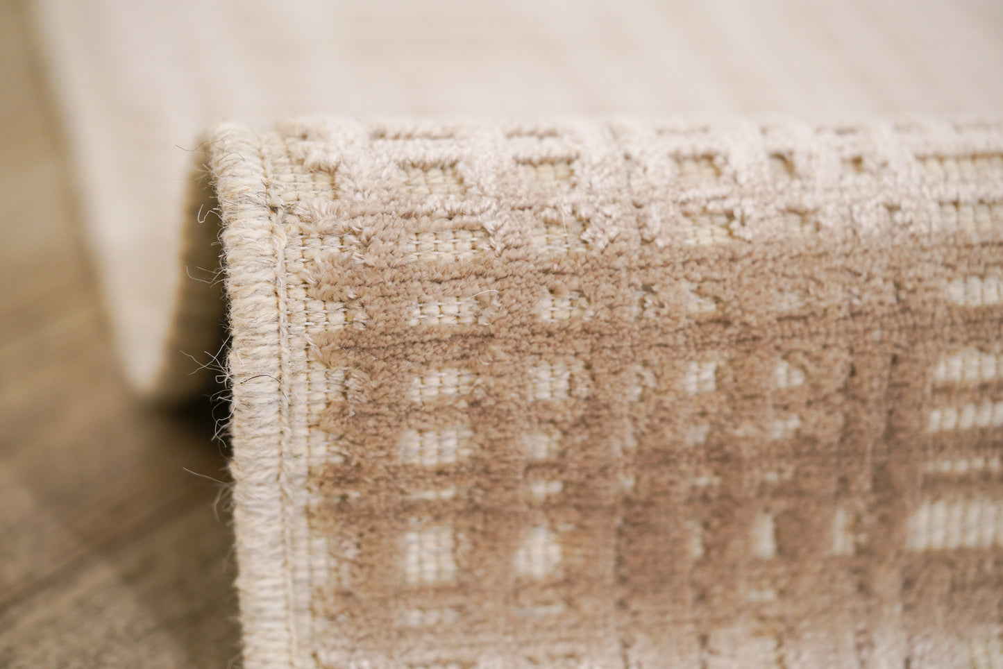 שטיח צמר ויסקוזה שמנת וחום גרייג׳ דגם Sharon