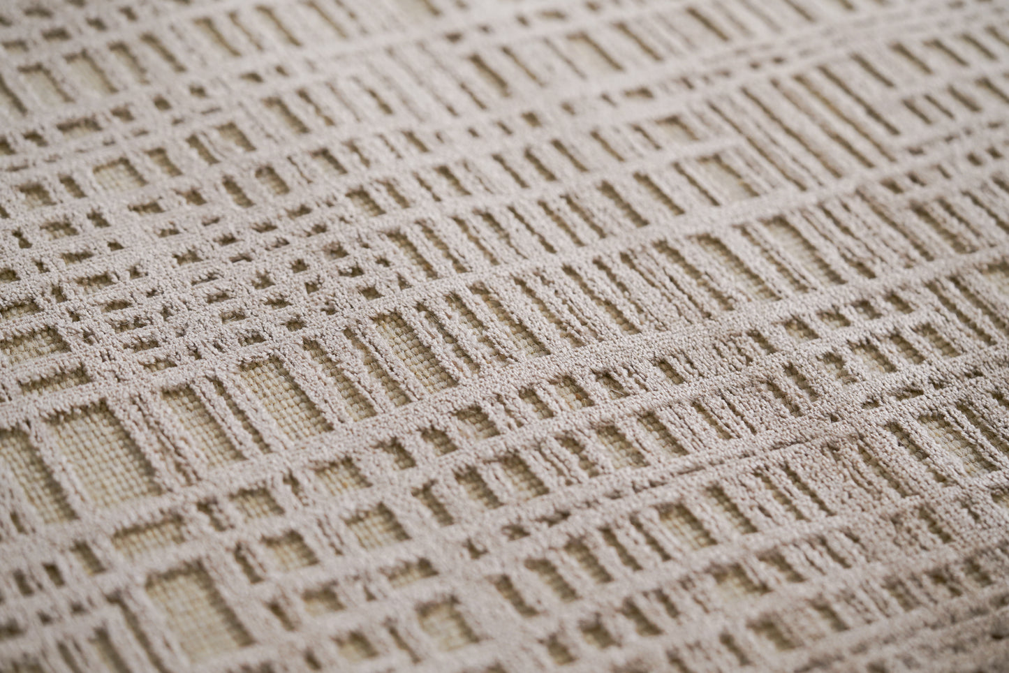 שטיח צמר ויסקוזה שמנת וחום גרייג׳ דגם Sharon