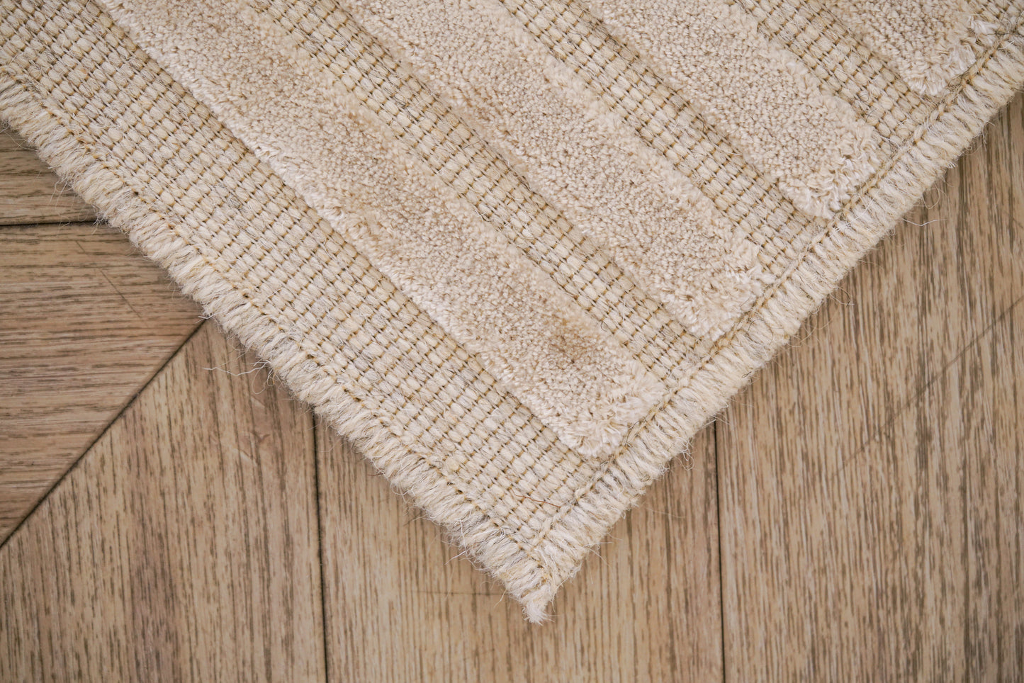 שטיח צמר ויסקוזה שמנת ולבן פנינה דגם Reut