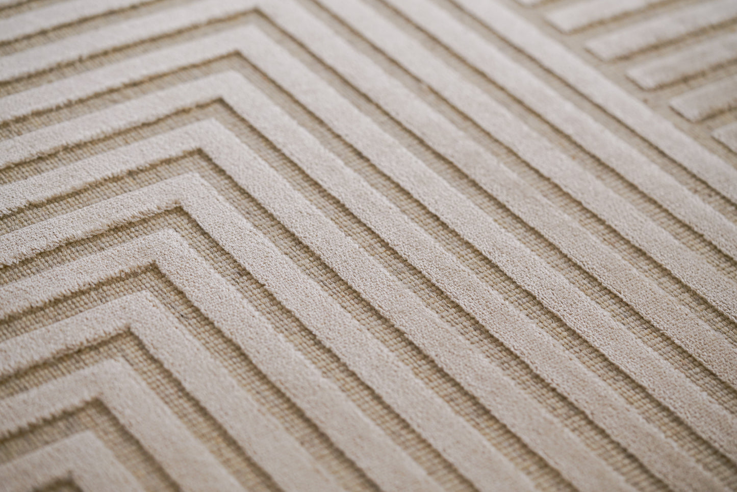 שטיח צמר ויסקוזה שמנת ולבן פנינה דגם Reut