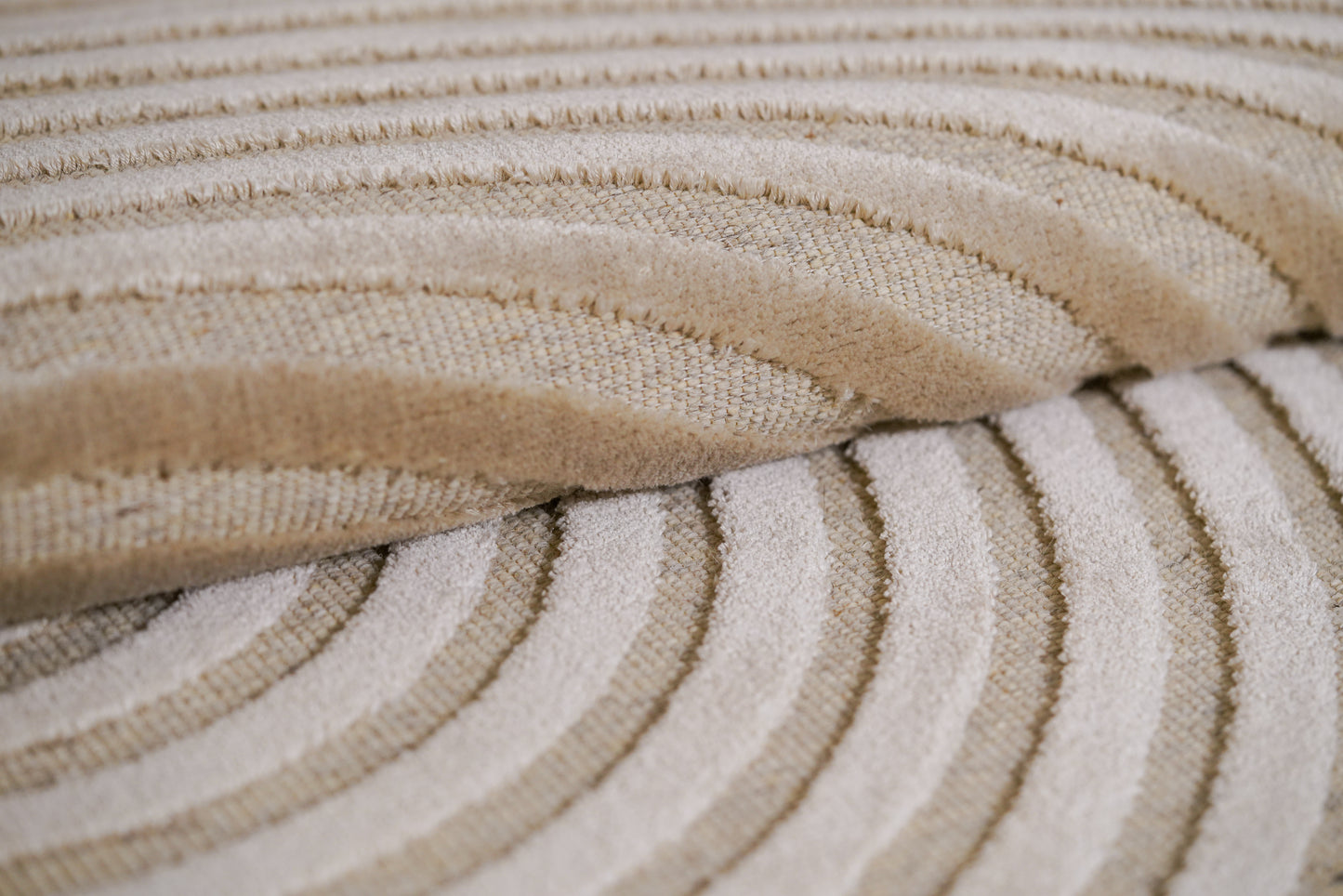 שטיח צמר ויסקוזה שמנת ולבן פנינה דגם Roni