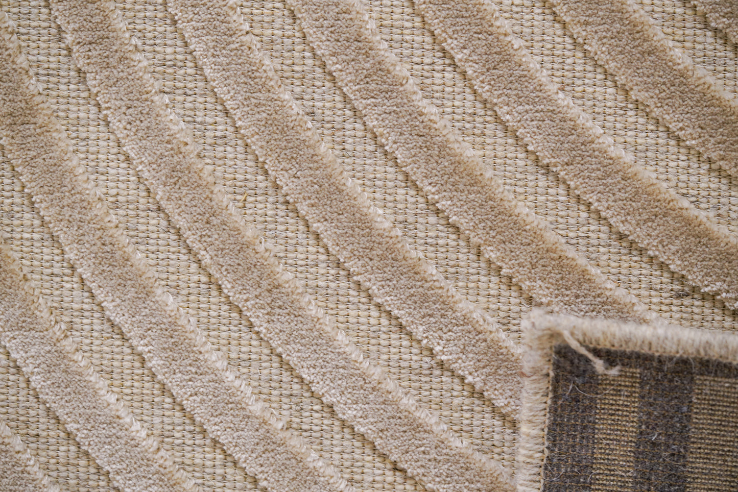 שטיח צמר ויסקוזה שמנת ולבן פנינה דגם Roni