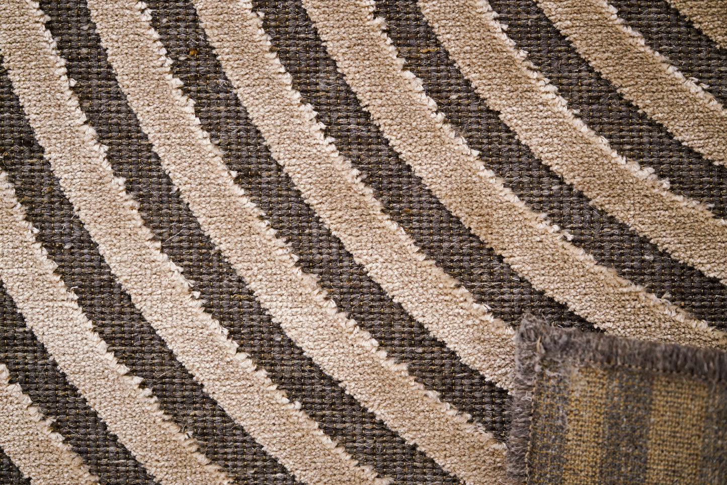 שטיח צמר ויסקוזה אפור וזהב מוברש דגם Roni