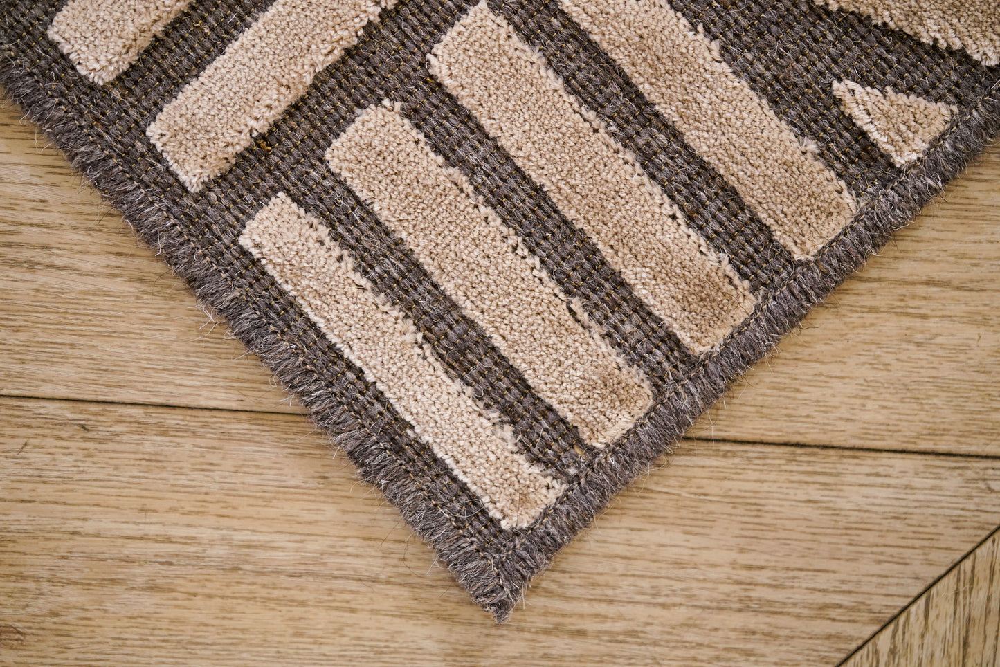 שטיח צמר ויסקוזה אפור וזהב מוברש דגם Roni