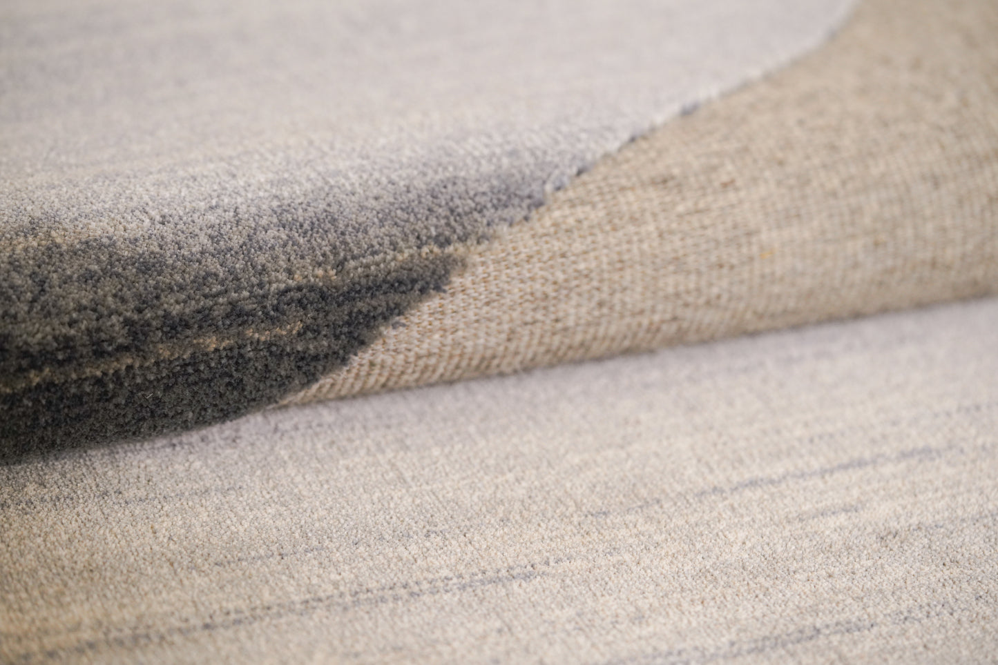 שטיח צמר ויסקוזה שמנת וכחול אינדיגו דגם Samantha