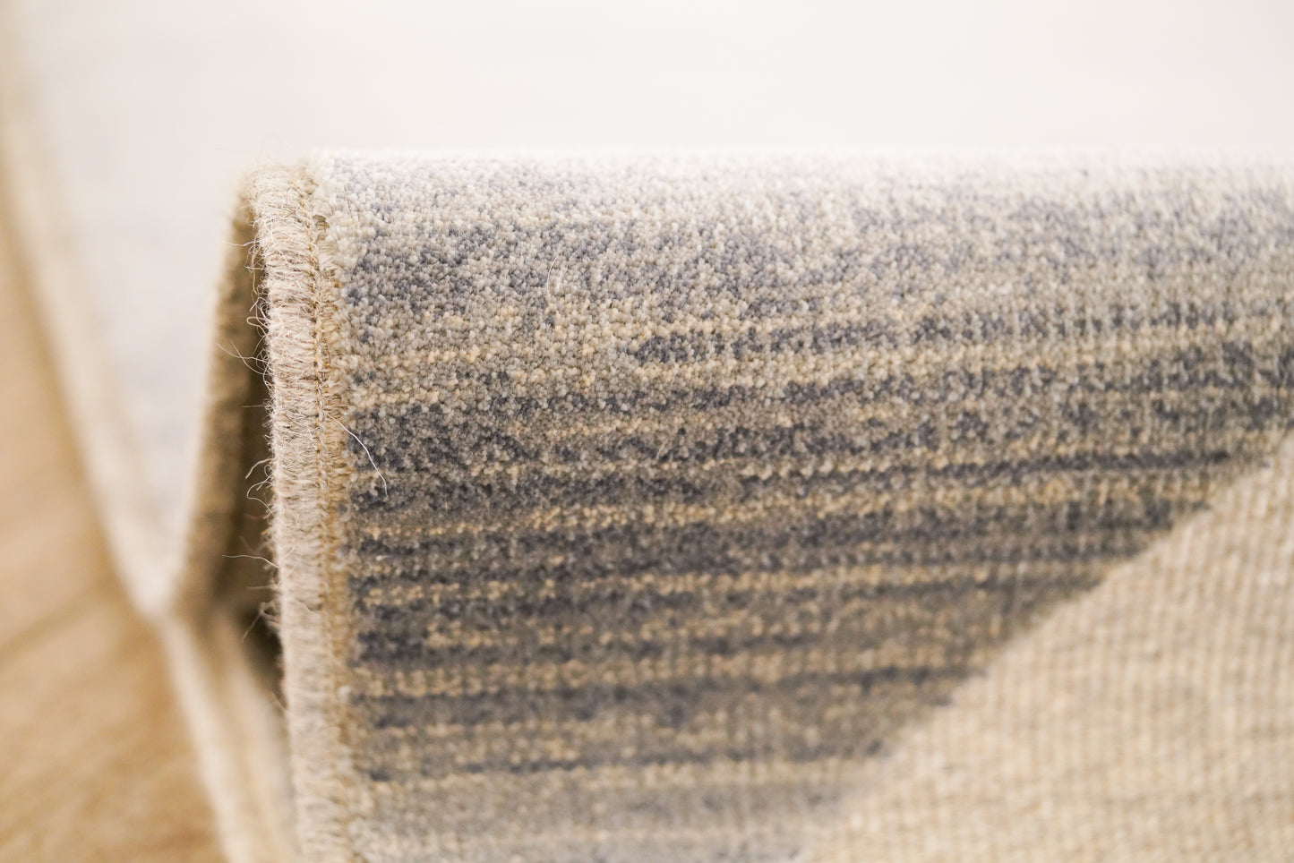 שטיח צמר ויסקוזה שמנת וכחול אינדיגו דגם Samantha