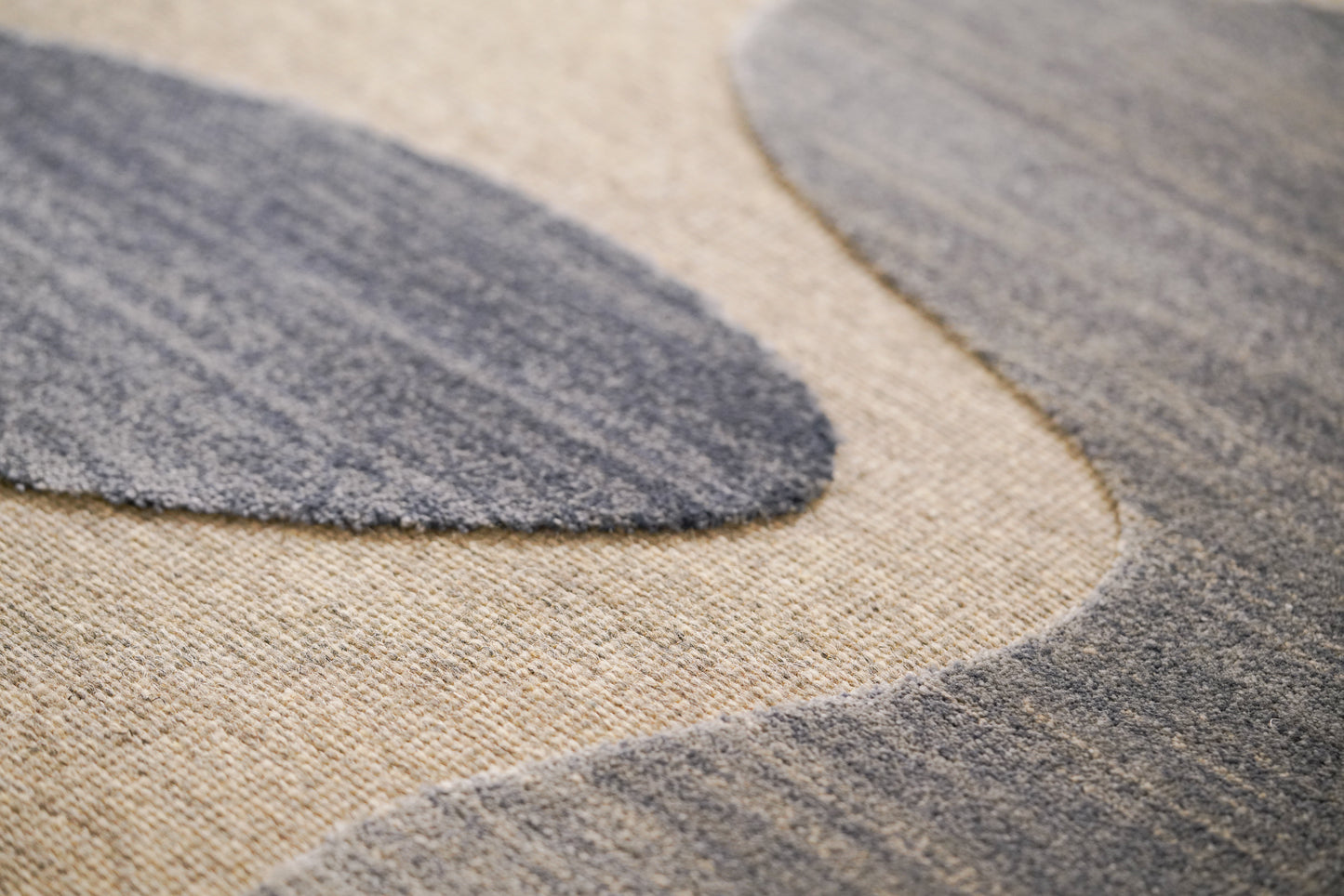 שטיח צמר ויסקוזה שמנת וכחול אינדיגו דגם Samantha