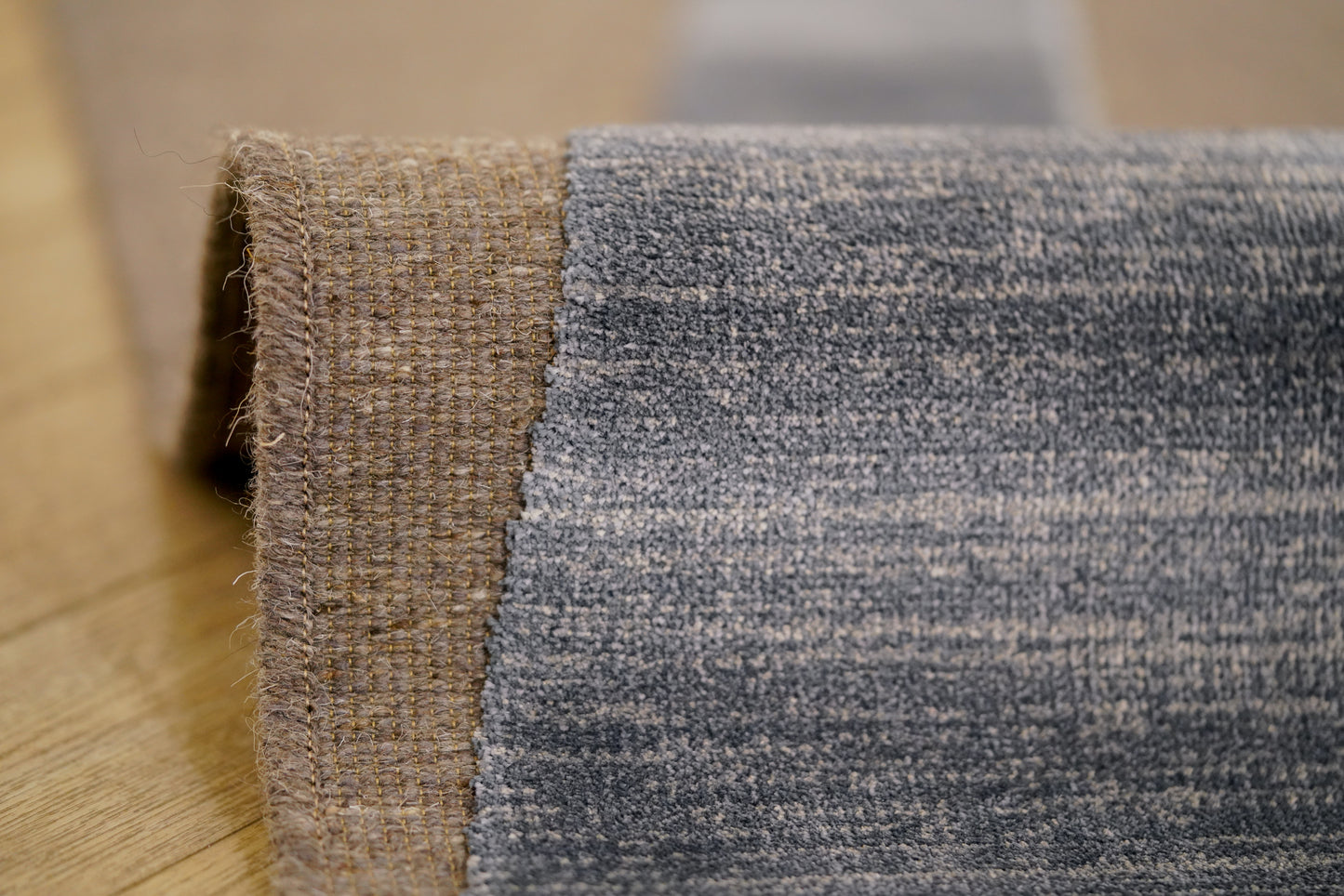 שטיח צמר ויסקוזה אפור ואפור מטאלי דגם Rotem