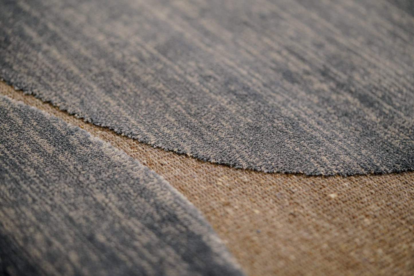 שטיח צמר ויסקוזה אפור ואפור מטאלי דגם Rotem