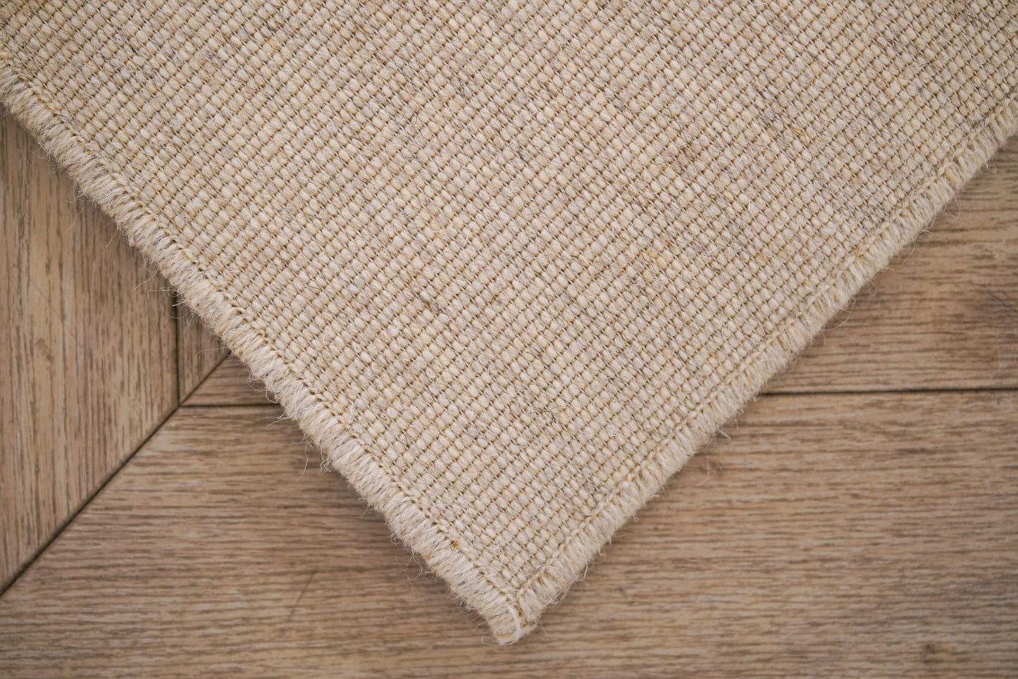 שטיח צמר ויסקוזה שמנת וחום גרייג׳ דגם Rotem