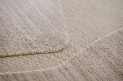 שטיח צמר ויסקוזה שמנת וחום גרייג׳ דגם Rotem