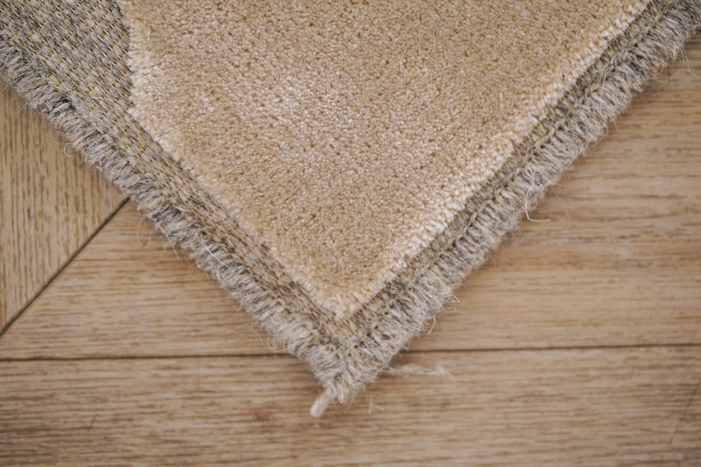 שטיח צמר ויסקוזה שמנת ולבן פנינה דגם Sophie