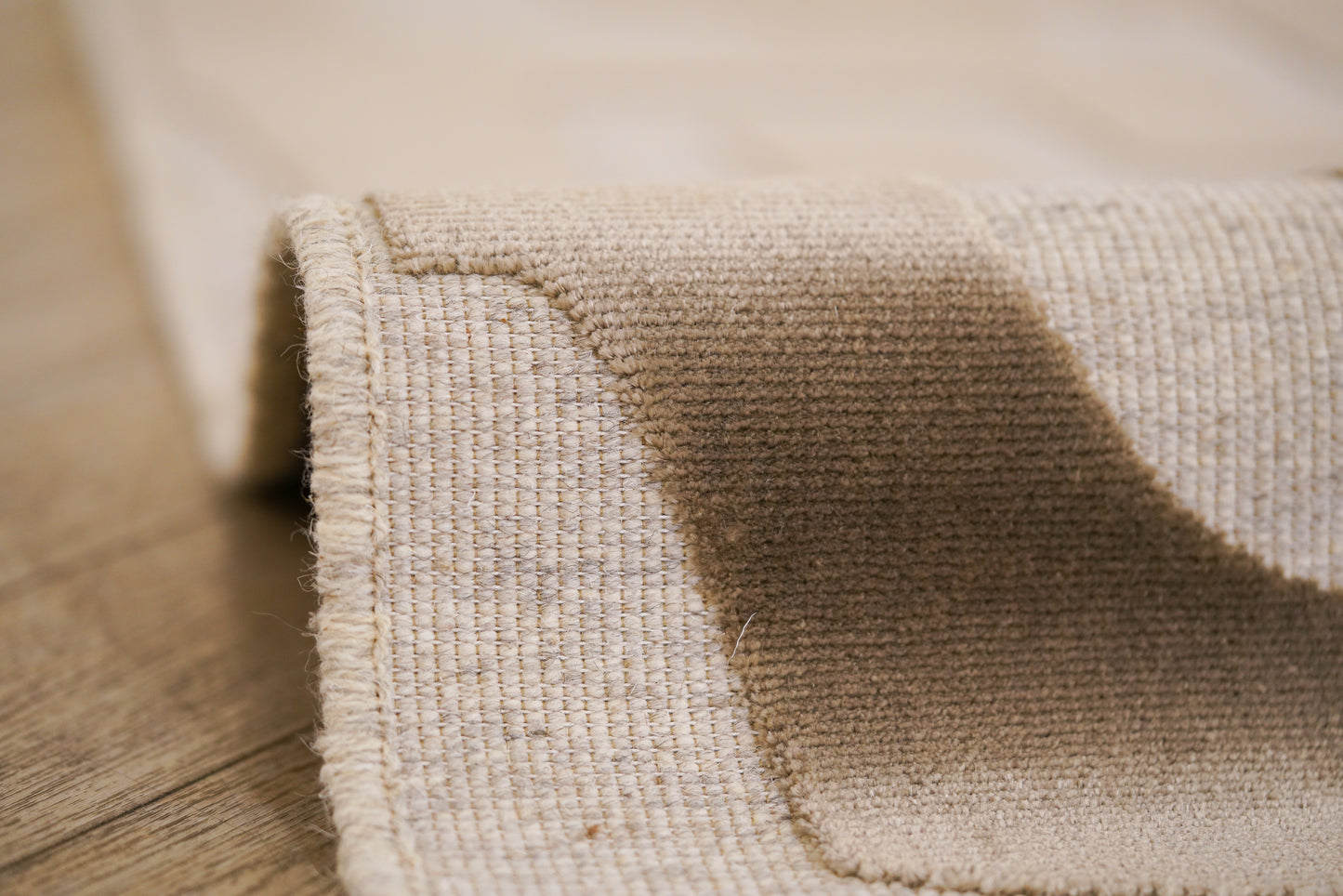 שטיח צמר ויסקוזה שמנת וירוק זית דגם Sophie