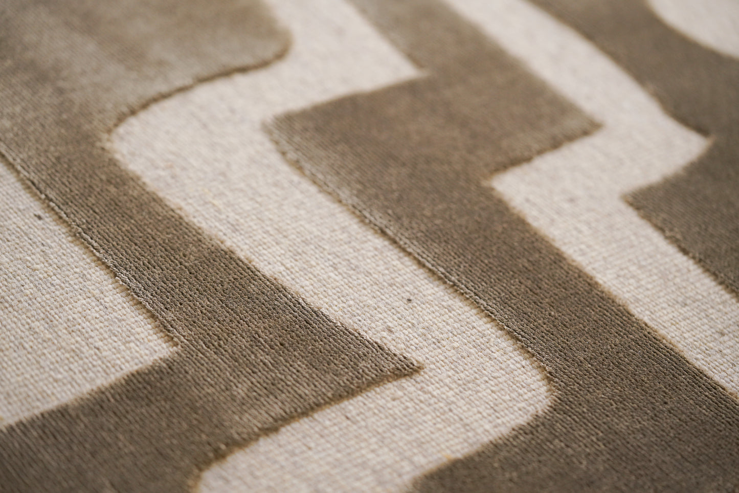 שטיח צמר ויסקוזה שמנת וירוק זית דגם Sophie