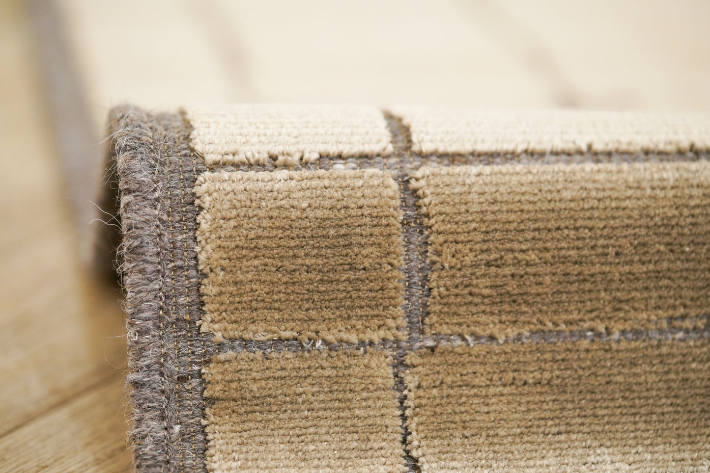 שטיח צמר ויסקוזה אפור וירוק זית דגם Stephanie