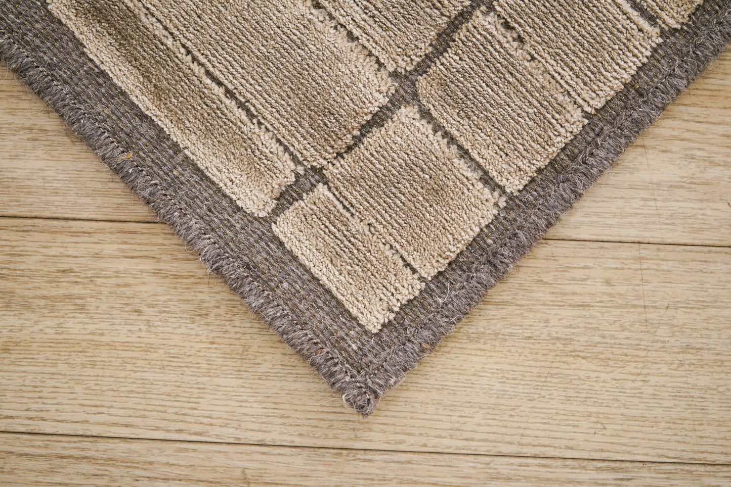 שטיח צמר ויסקוזה אפור וירוק זית דגם Stephanie