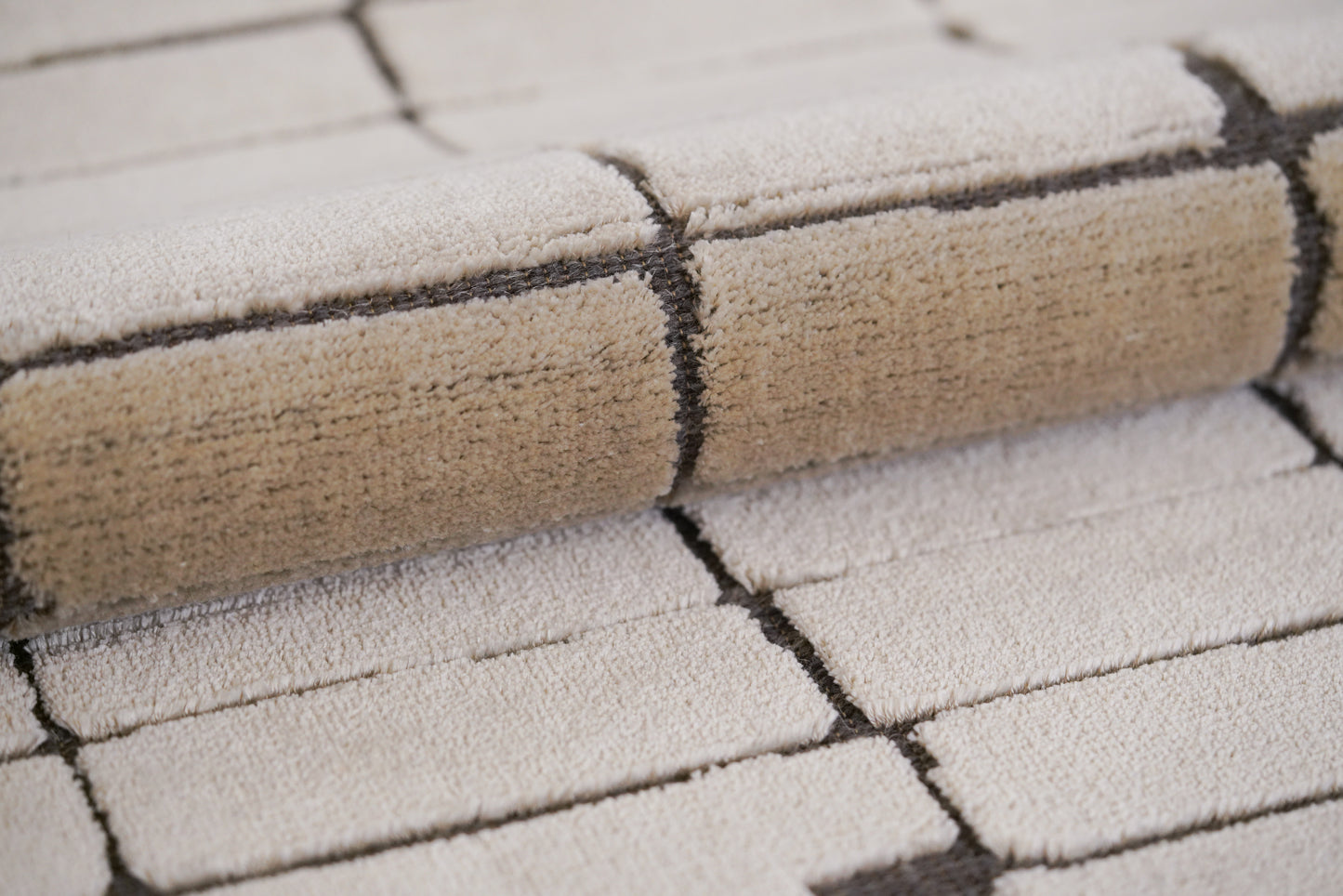 שטיח צמר ויסקוזה בז' ולבן פנינה דגם Stephanie