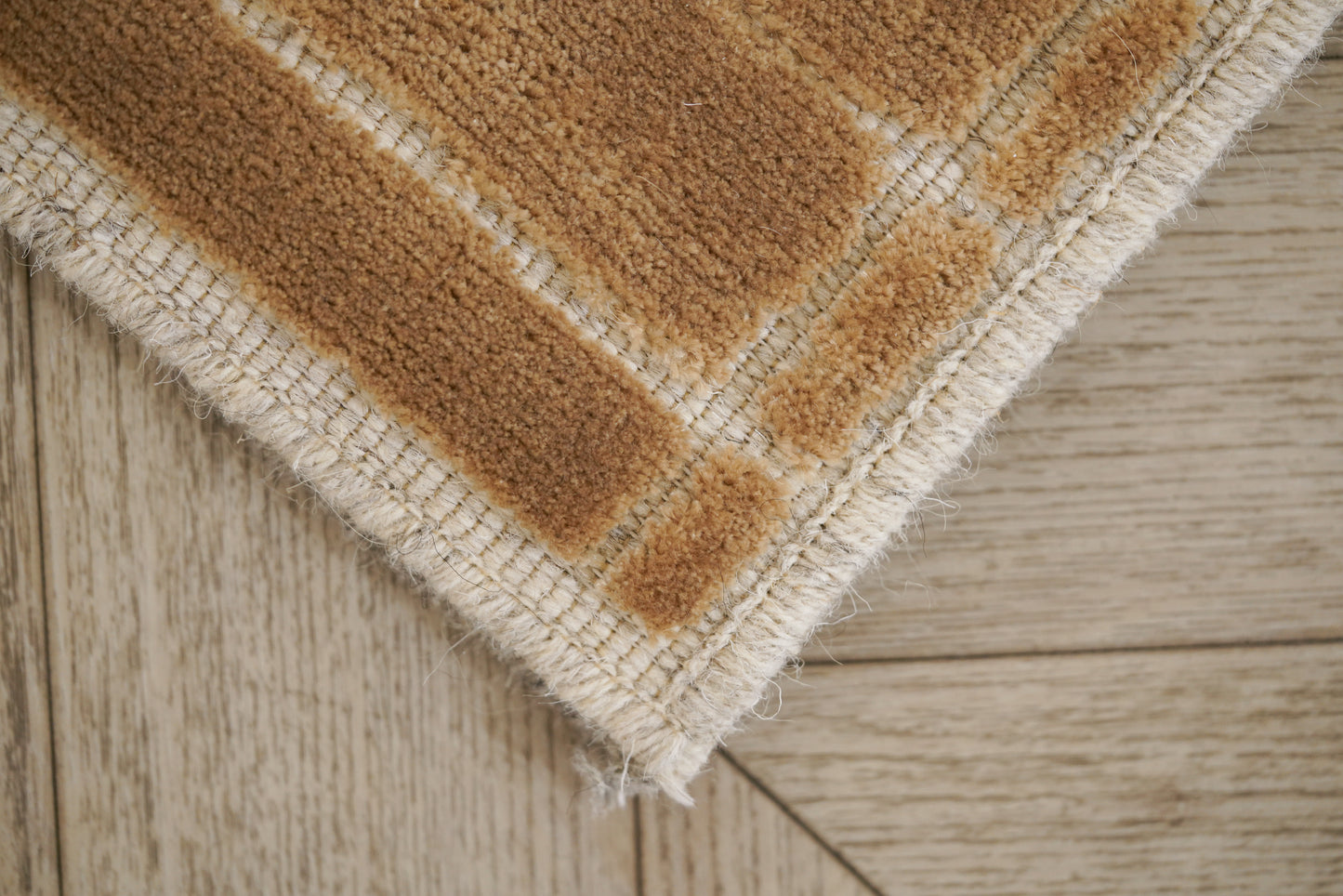 שטיח צמר ויסקוזה שמנת וזהב מוברש דגם Stephanie