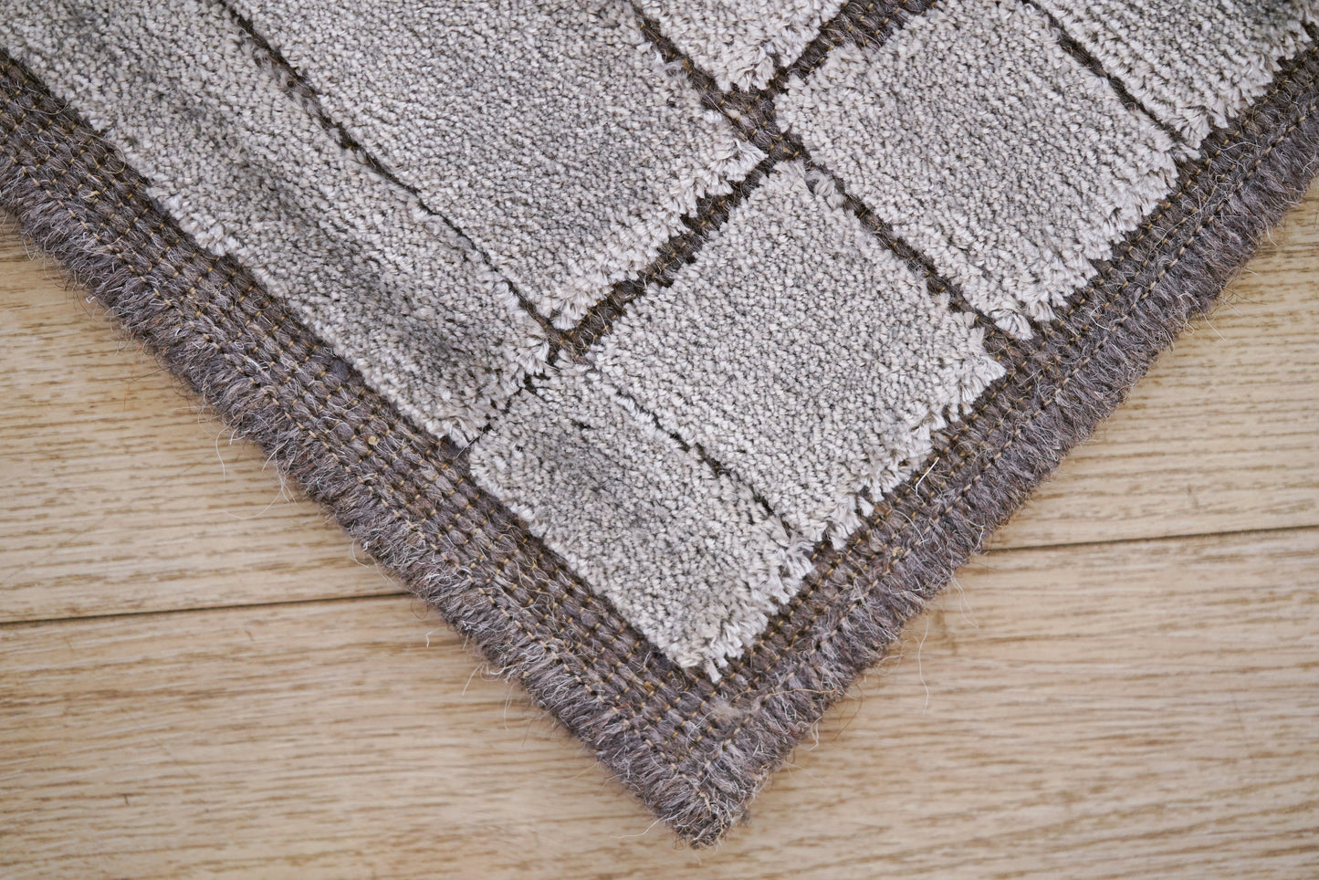 שטיח צמר ויסקוזה שמנת ואפור מטאלי דגם Stephanie