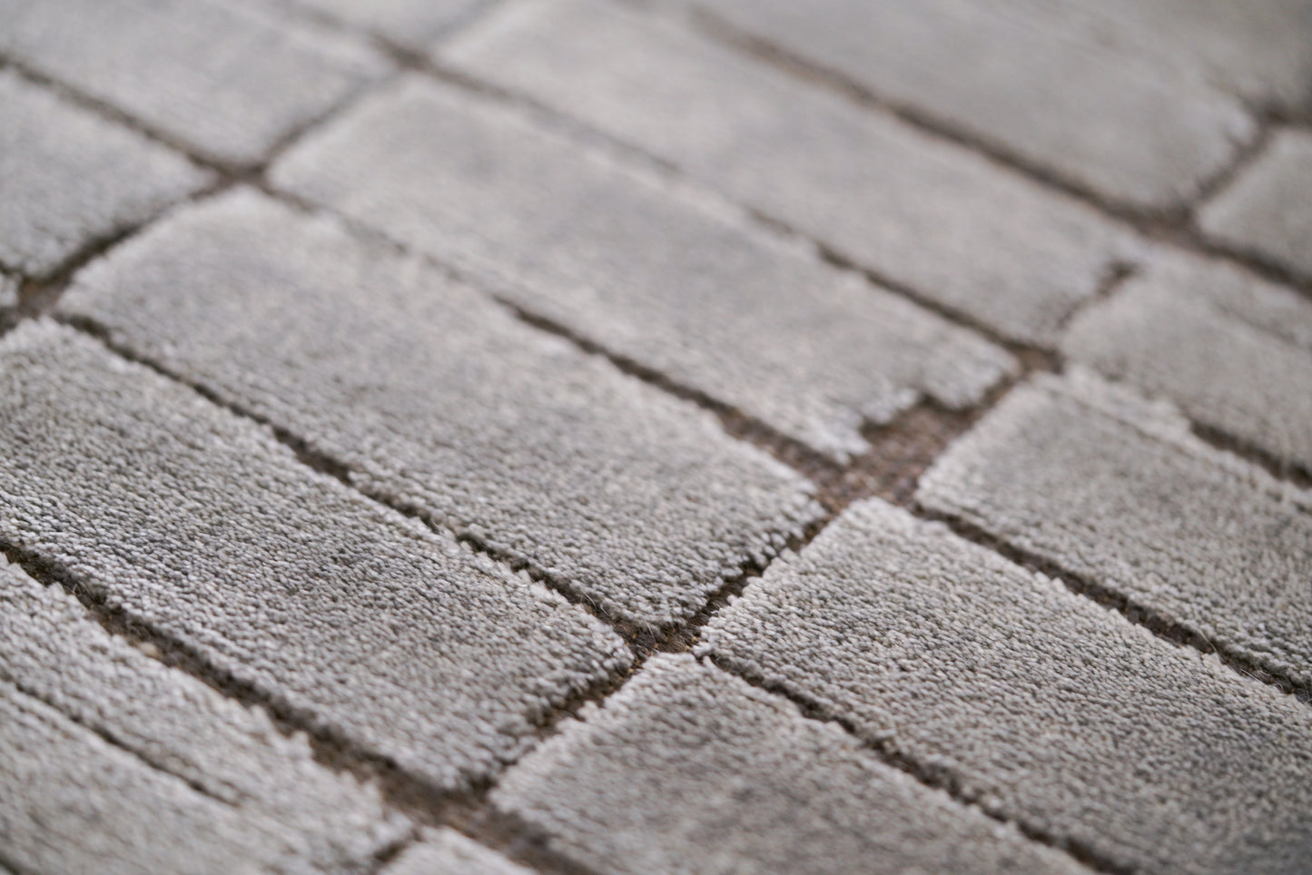 שטיח צמר ויסקוזה שמנת ואפור מטאלי דגם Stephanie