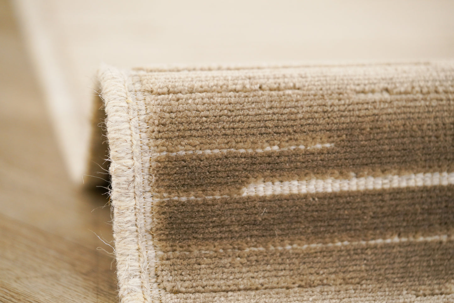 שטיח צמר ויסקוזה שמנת וירוק זית דגם Ashley