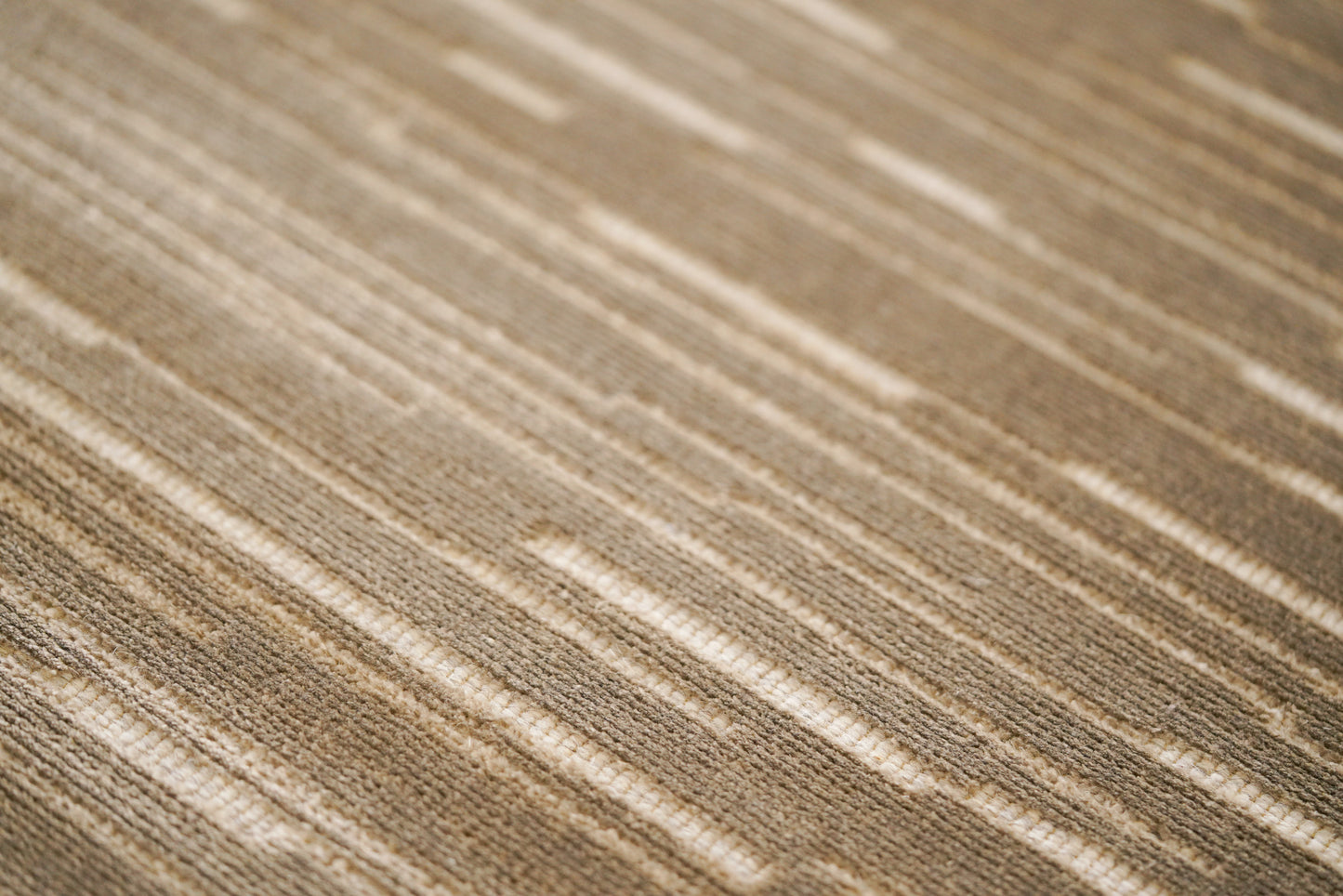 שטיח צמר ויסקוזה שמנת וירוק זית דגם Ashley