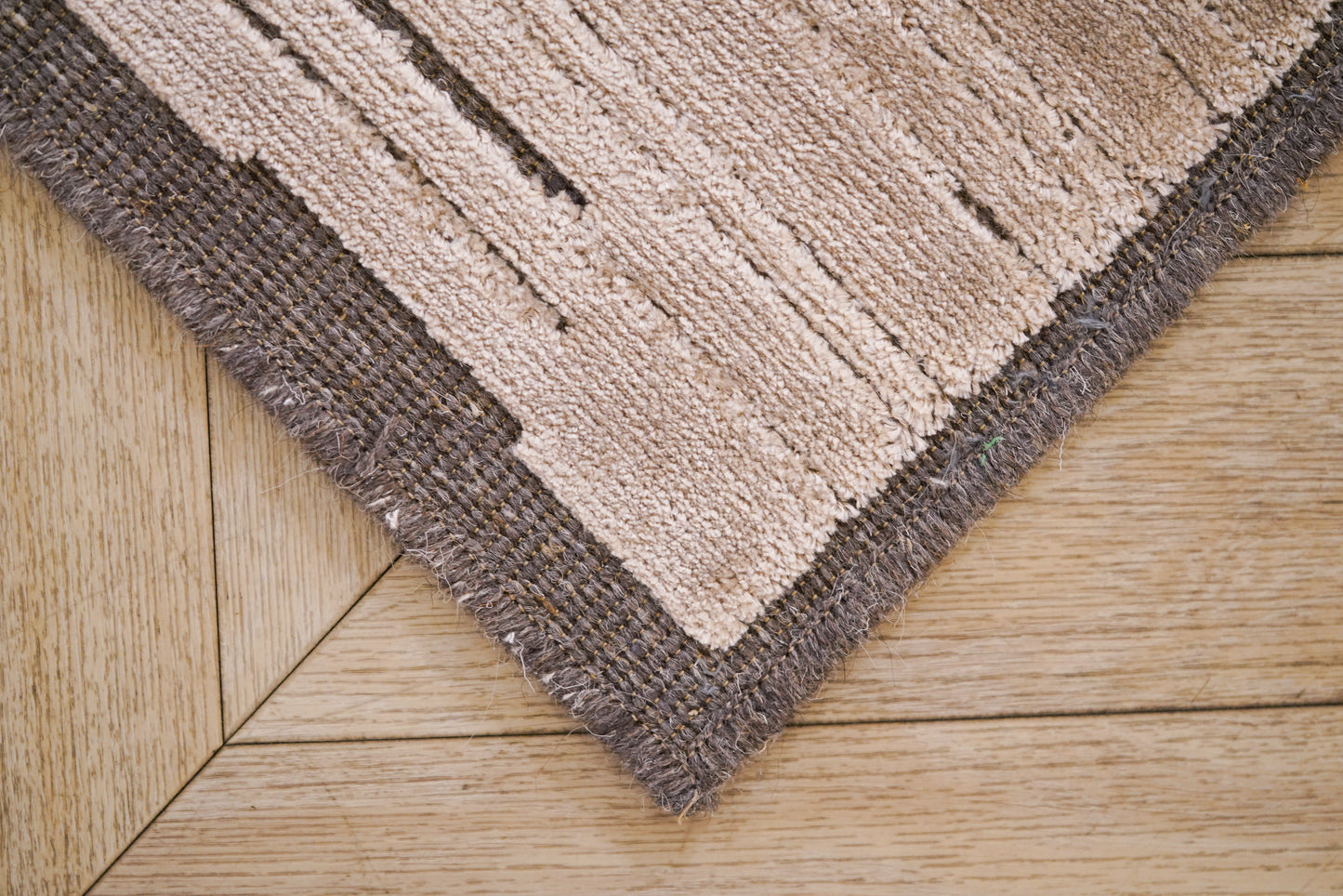 שטיח צמר ויסקוזה אפור וחום גרייג׳ דגם Ashley