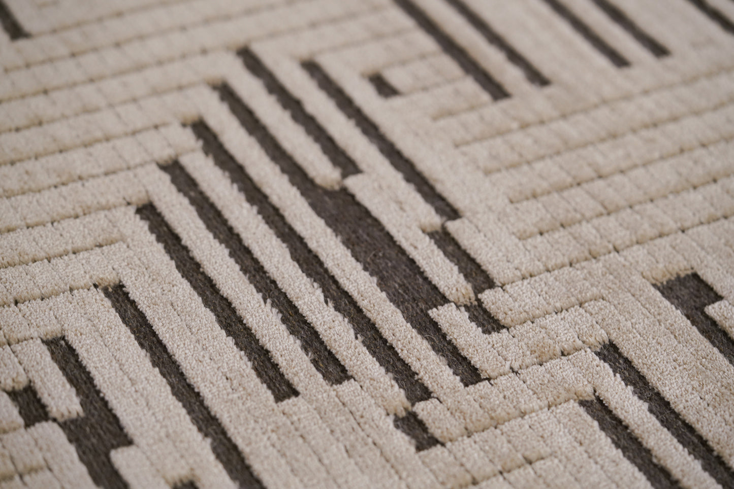 שטיח צמר ויסקוזה אפור ולבן פנינה דגם Kim