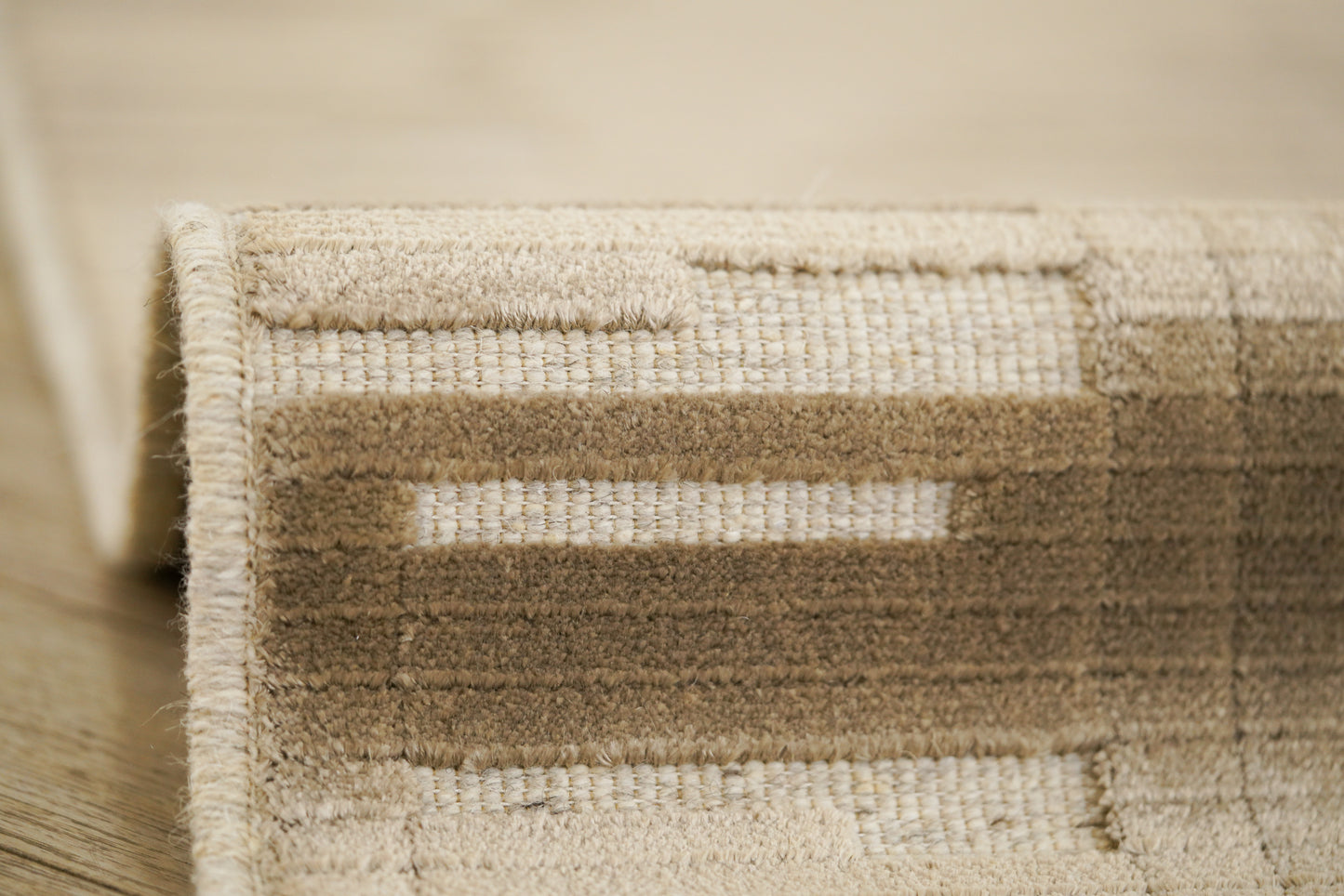 שטיח צמר ויסקוזה שמנת וירוק זית דגם Kim