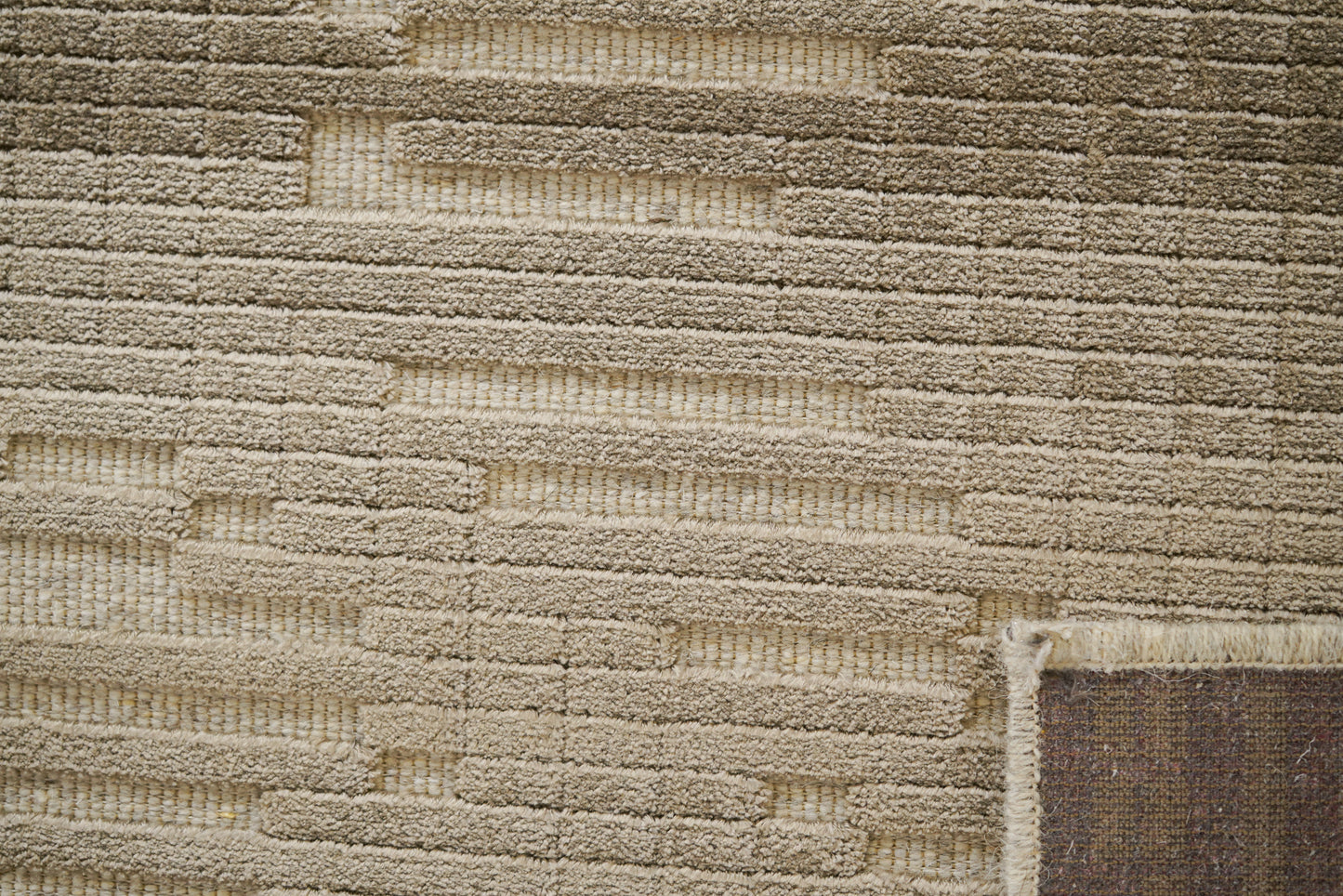 שטיח צמר ויסקוזה שמנת וירוק זית דגם Kim