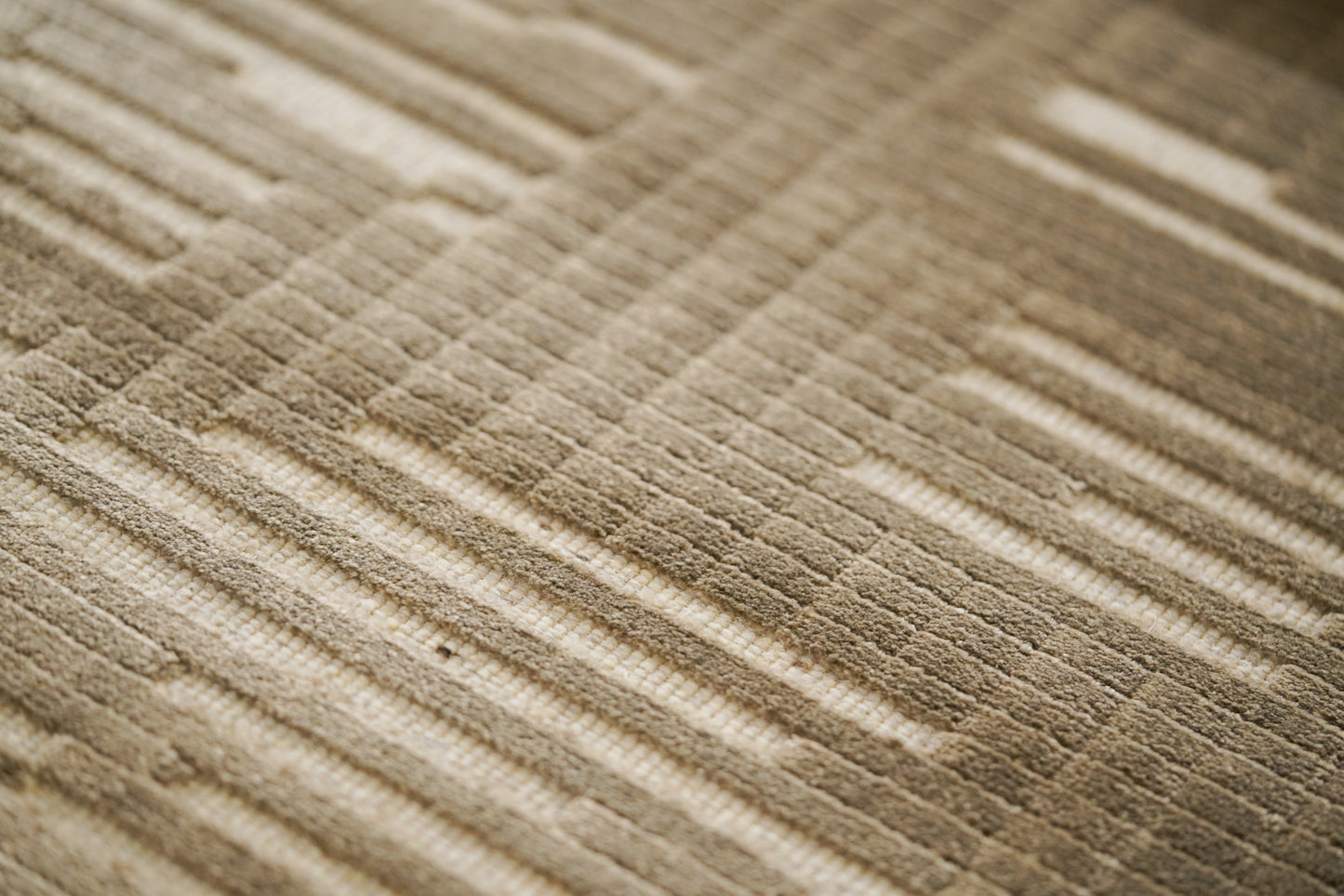 שטיח צמר ויסקוזה שמנת וירוק זית דגם Kim