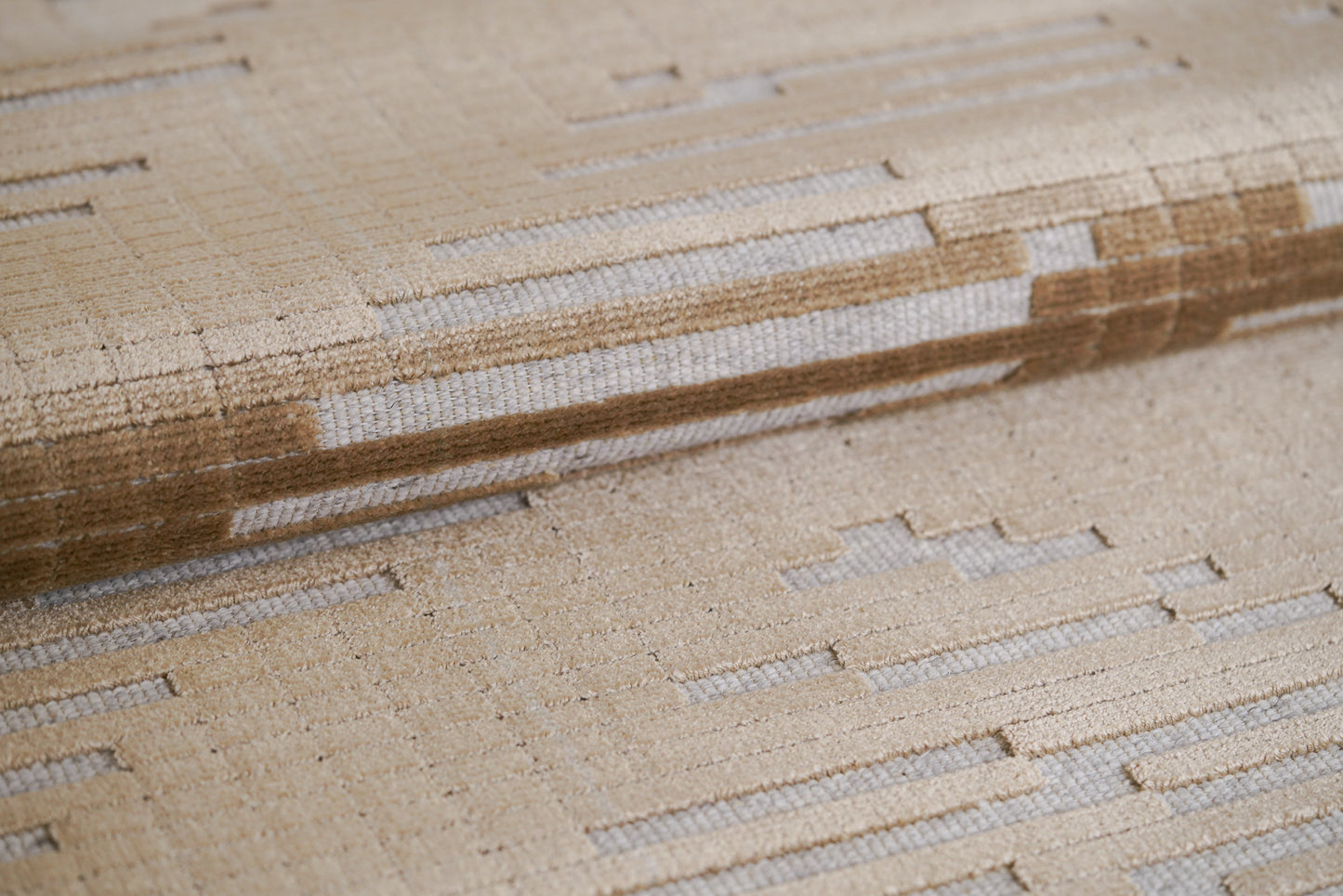 שטיח צמר ויסקוזה שמנת וחום גרייג׳ דגם Kim